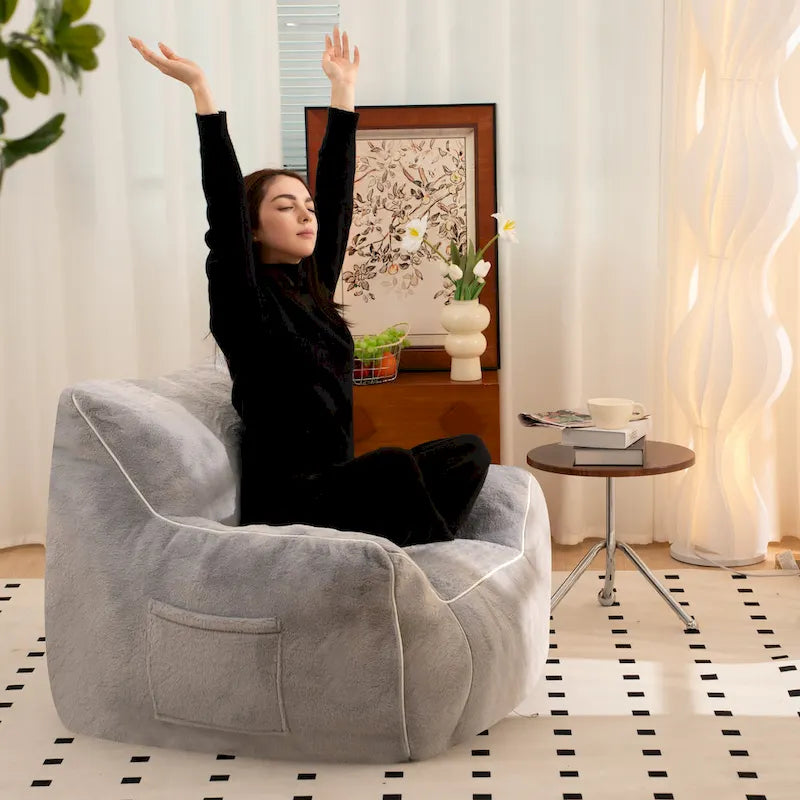 Pouf poire en fausse fourrure avec dossier, rembourrage en mousse déchiquetée haute densité et design polyvalent