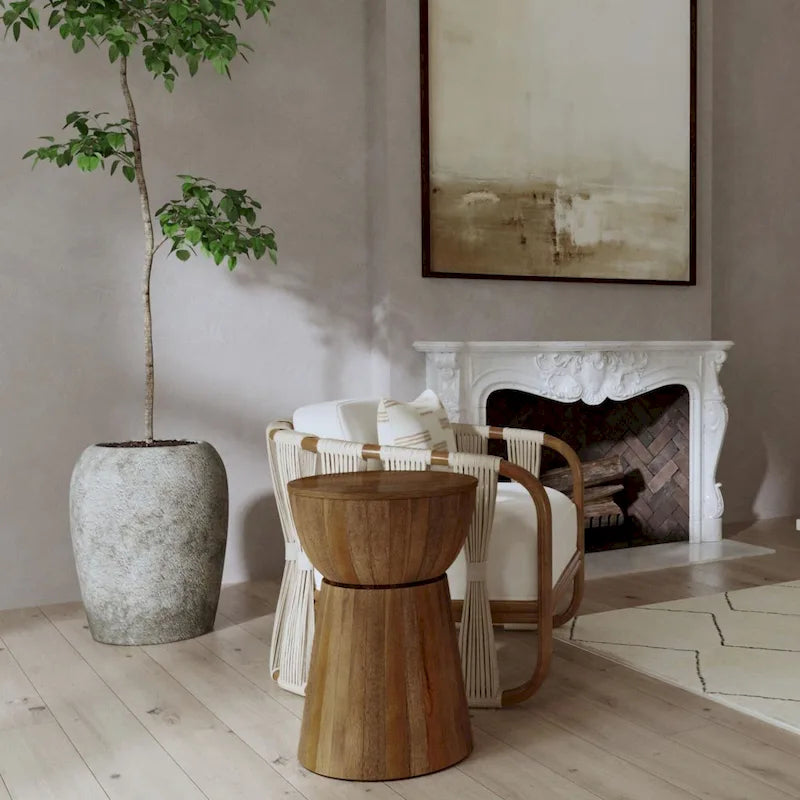 Table d'appoint sculptée en bois par
