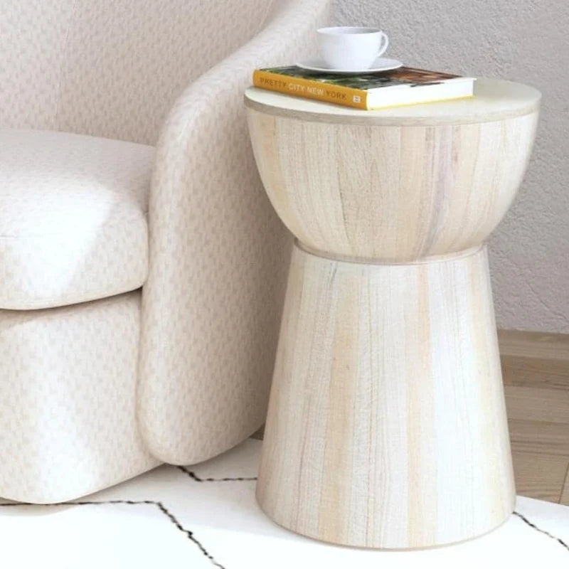 Table d'appoint sculptée en bois par