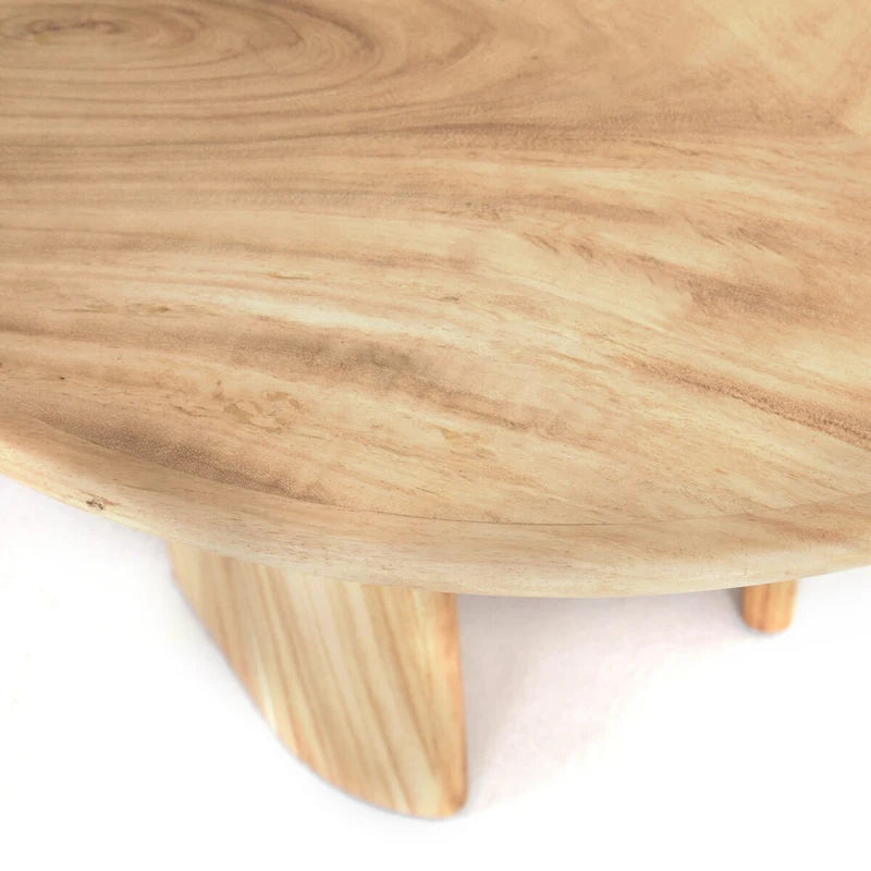 Table à manger en bois de Guanacaste doré avec pieds arqués